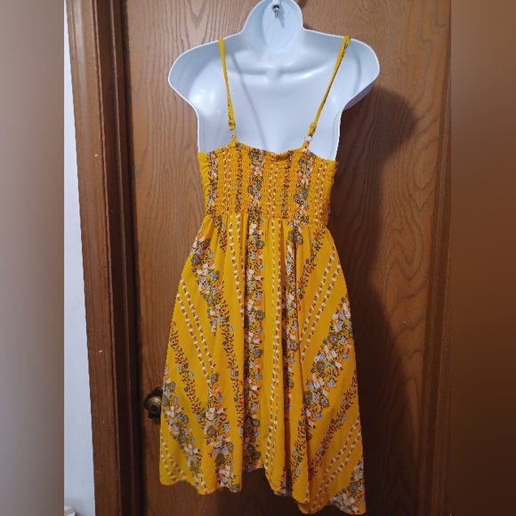 OLD NAVY yellow floral print cami sundress - Picture 5 of 9